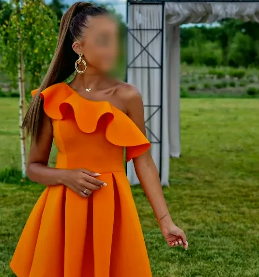 Büsra, 24