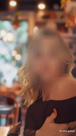 Büsra, 40