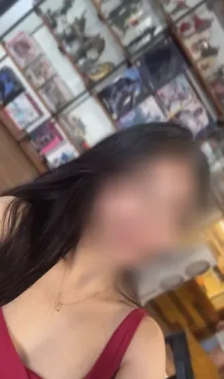 Kira, 28