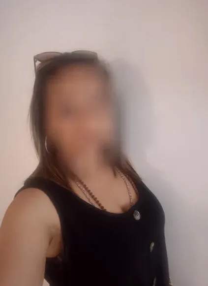 Sabrina, 38