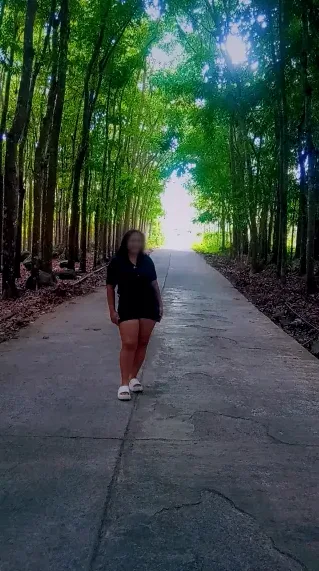Sarah, 23